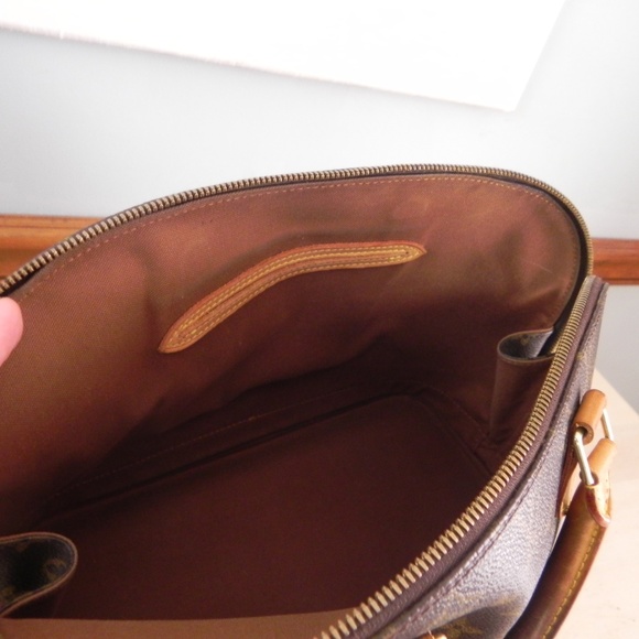 Louis Vuitton Alma no cracks/no odor - Picture 8 of 8